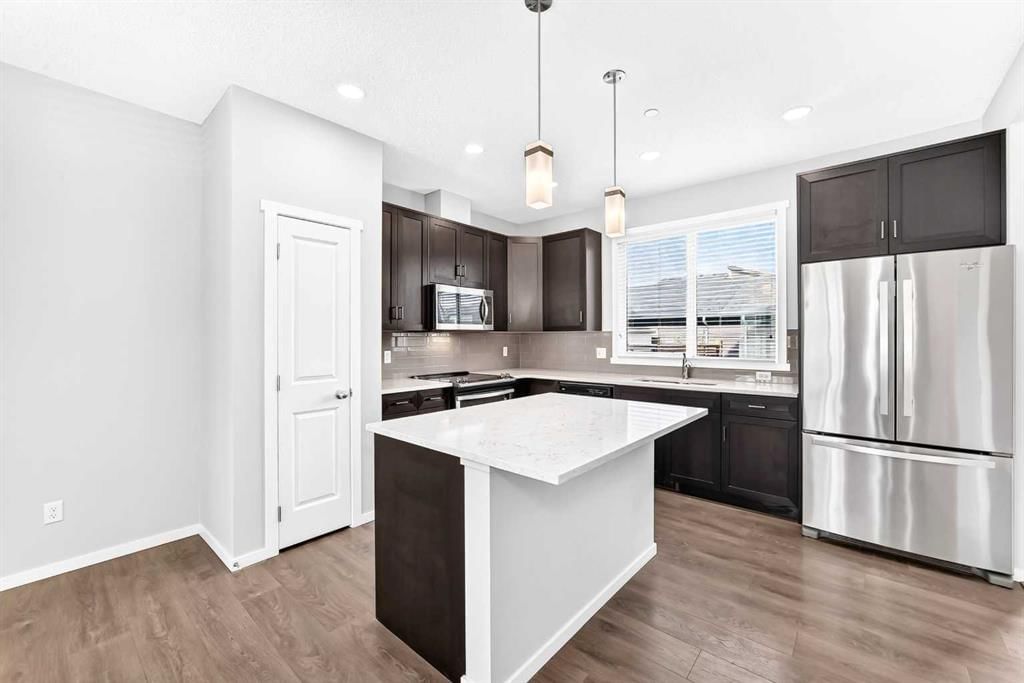 154 Livingston Avenue NE, Calgary — photo 5 of 34