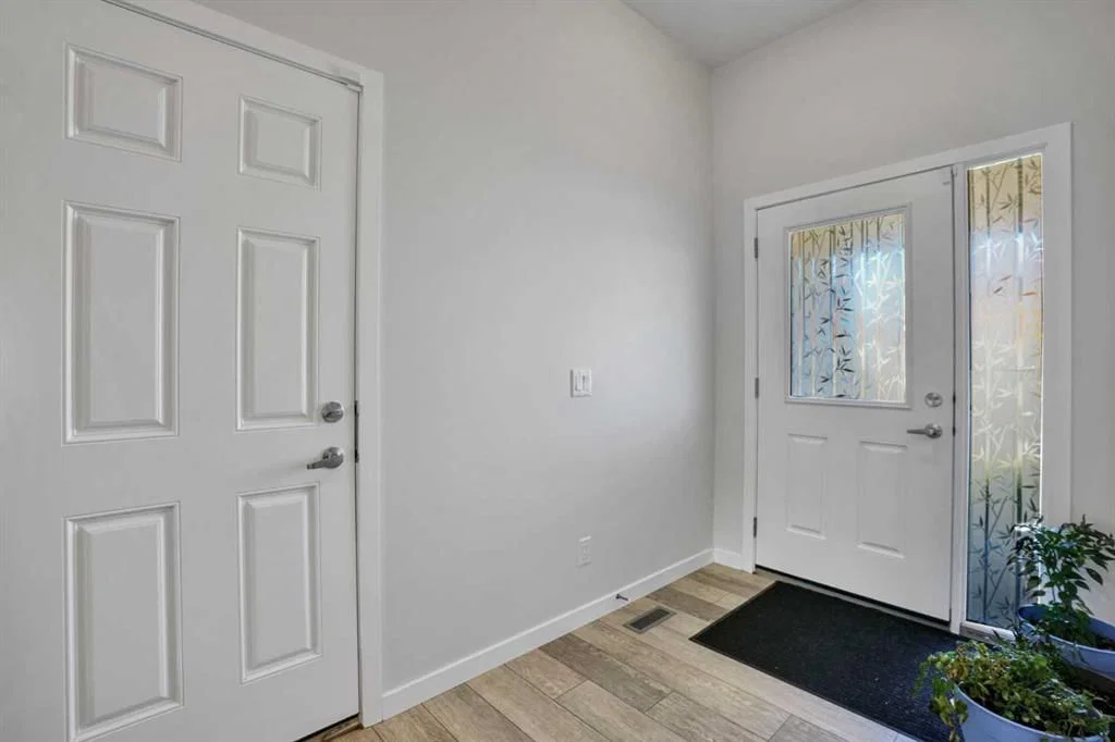 235 Clydesdale Avenue, Cochrane — photo 2 of 49