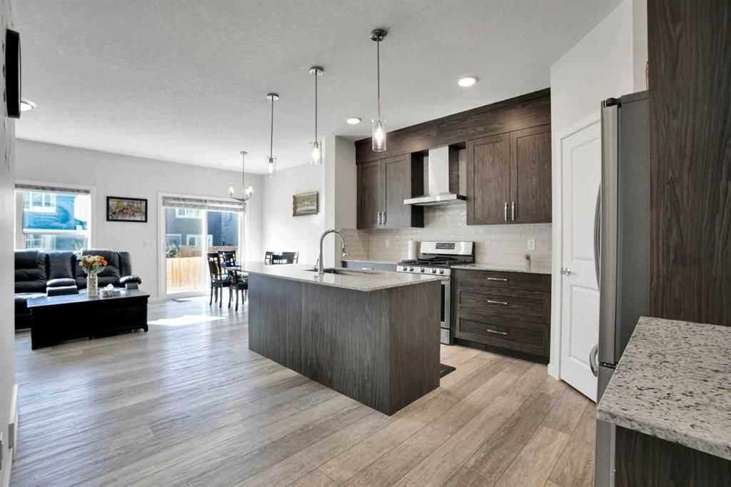 235 Clydesdale Avenue, Cochrane — photo 5 of 49