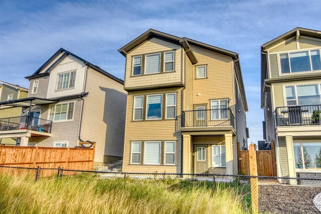 160 BELVEDERE Drive SE, Calgary — photo 4 of 44