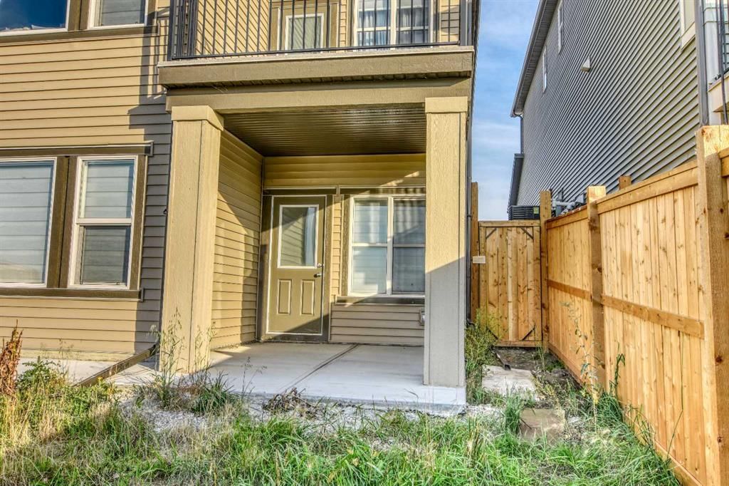 160 BELVEDERE Drive SE, Calgary — photo 5 of 44