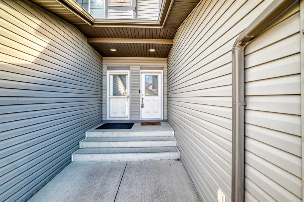 127, 100 Coopers Common SW, Airdrie — photo 2 of 41
