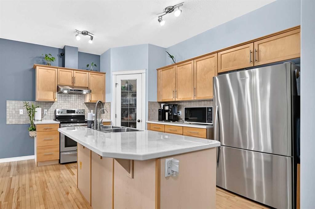 127, 100 Coopers Common SW, Airdrie — photo 4 of 41