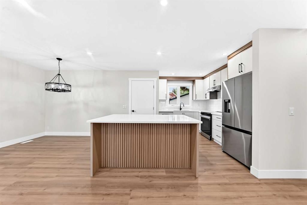 3320 60 Street NE, Calgary — photo 3 of 50