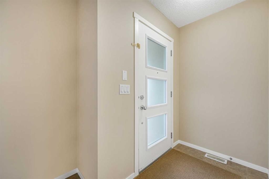97 Marine Drive SE, Calgary — photo 4 of 40
