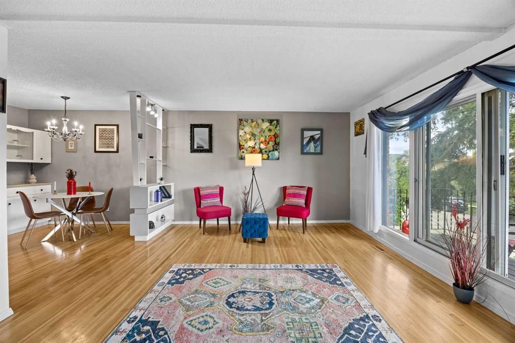 219 26 Avenue NE, Calgary — photo 2 of 42