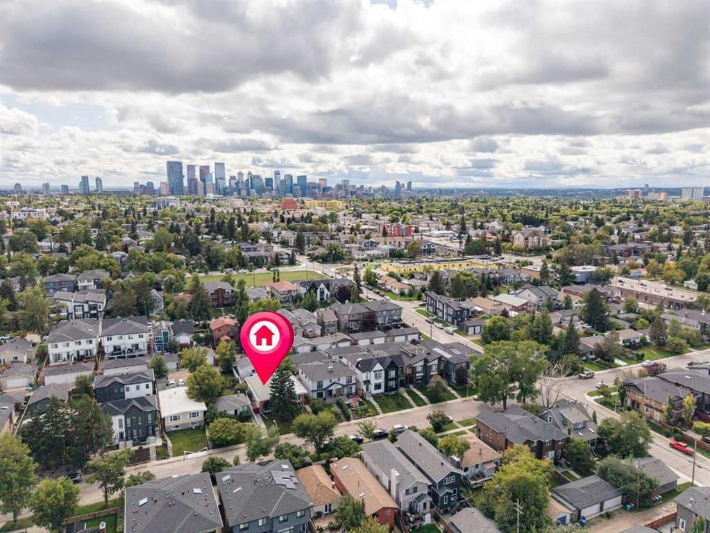219 26 Avenue NE, Calgary — photo 4 of 42