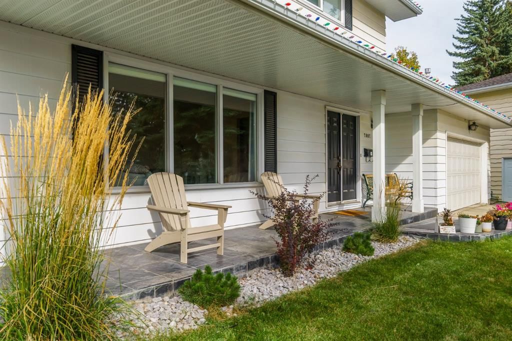 7007 Kenosee Place SW, Calgary — photo 3 of 48