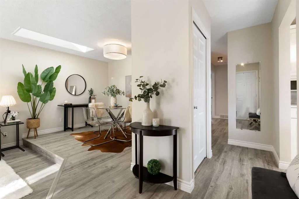 48 Strathclair Rise SW, Calgary — photo 3 of 50