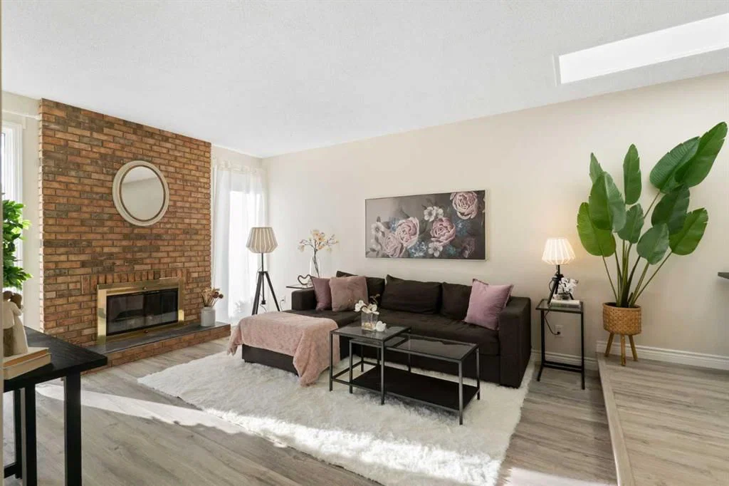 48 Strathclair Rise SW, Calgary — photo 4 of 50