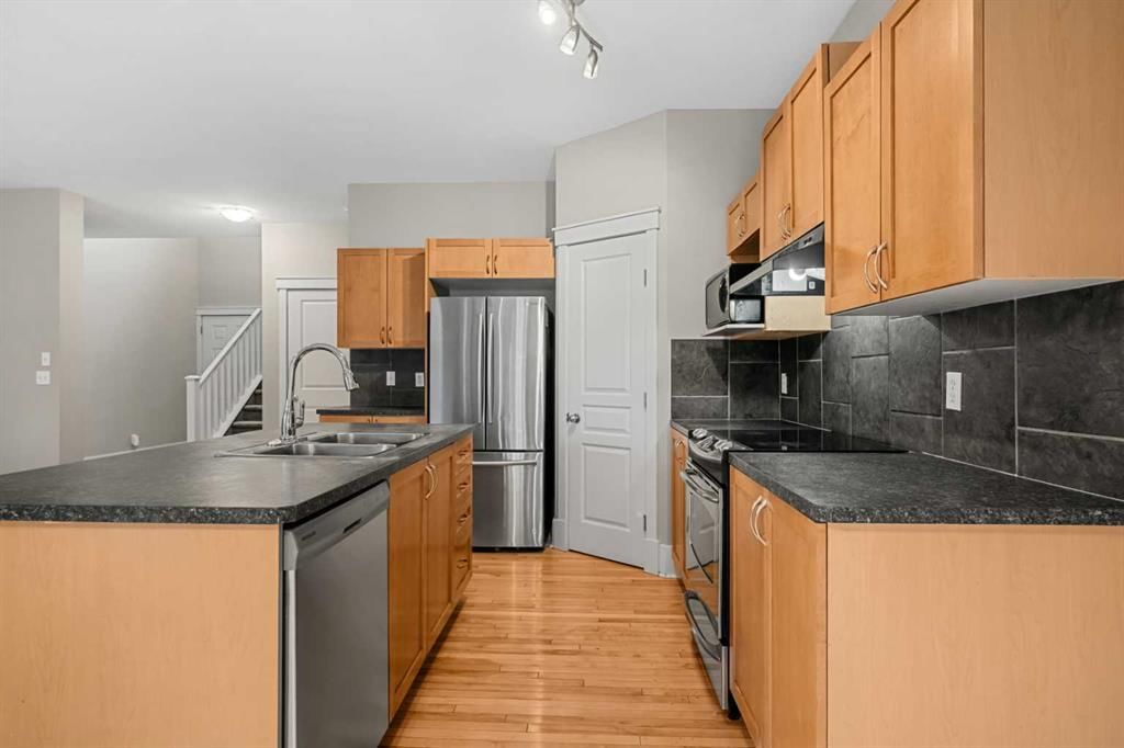 177 Cougartown Circle SW, Calgary — photo 5 of 50
