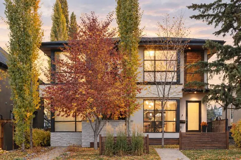 1945B 25 Avenue SW, Calgary — photo 2 of 50