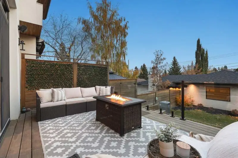 1945B 25 Avenue SW, Calgary — photo 3 of 50