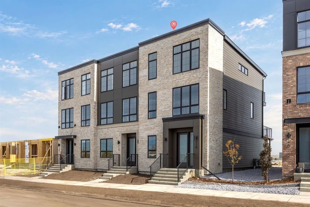 116 Greenwich Drive NW, Calgary — photo 2 of 50