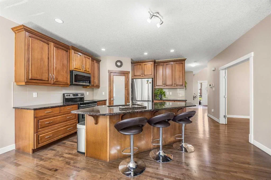 162 Sherwood Hill NW, Calgary — photo 2 of 43