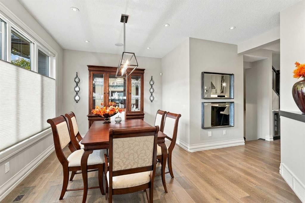 1920 43 Avenue SW, Calgary — photo 3 of 49