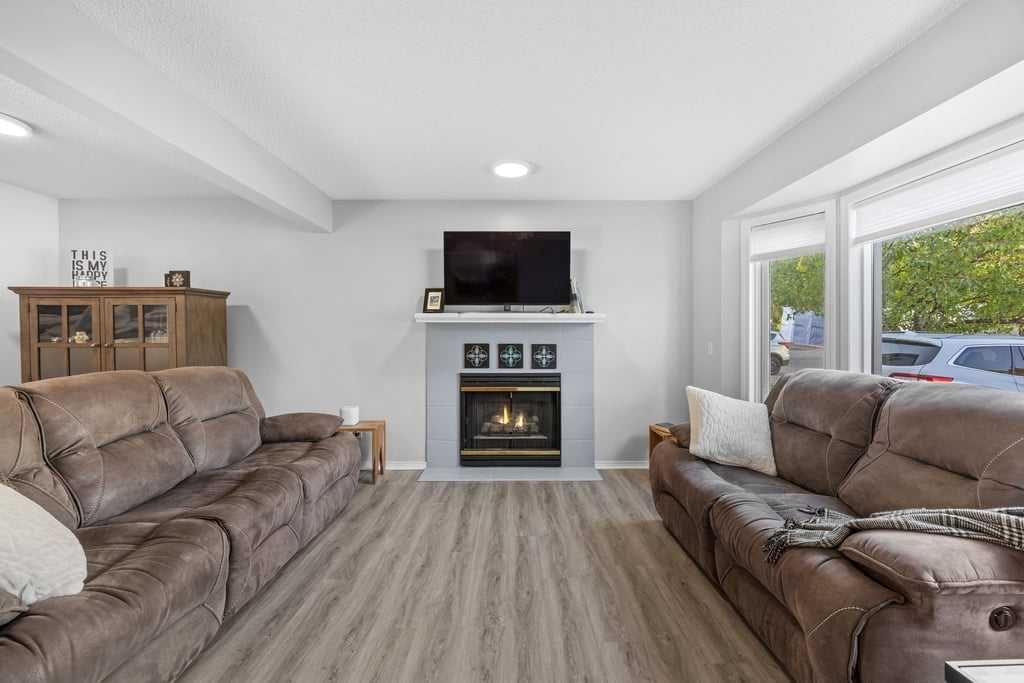 109 Patina Park SW, Calgary — photo 5 of 33