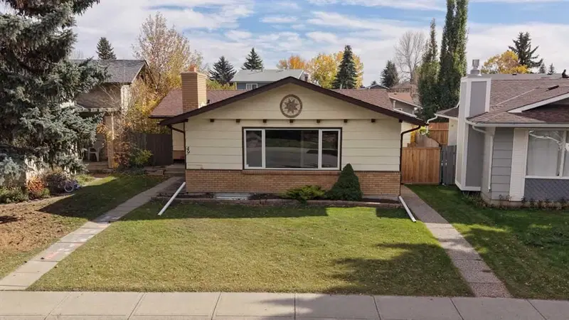 49 Sunhurst Crescent SE, Calgary — main listing photo