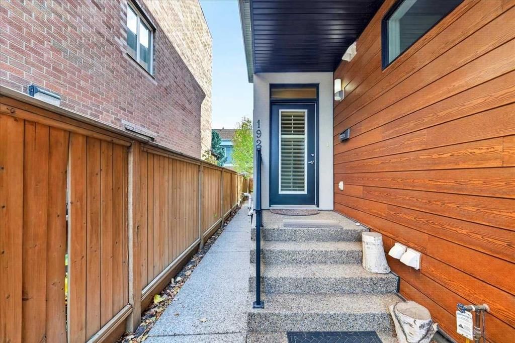 1922 29 Street SW, Calgary — photo 3 of 48