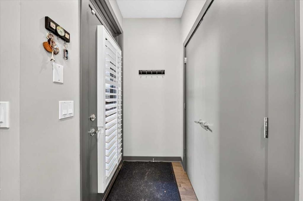 1922 29 Street SW, Calgary — photo 4 of 48