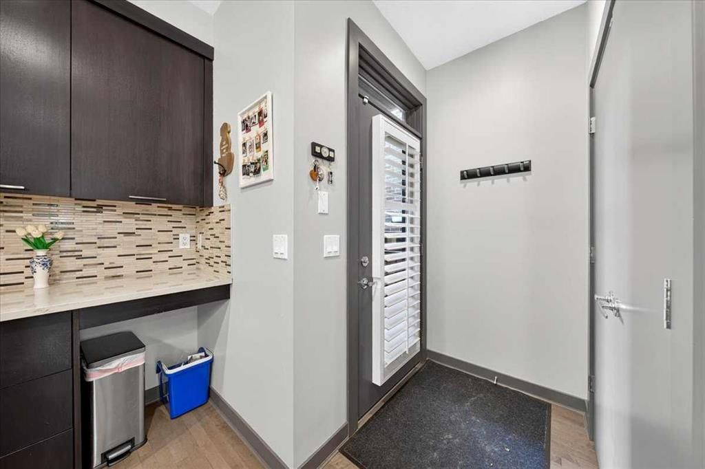 1922 29 Street SW, Calgary — photo 5 of 48