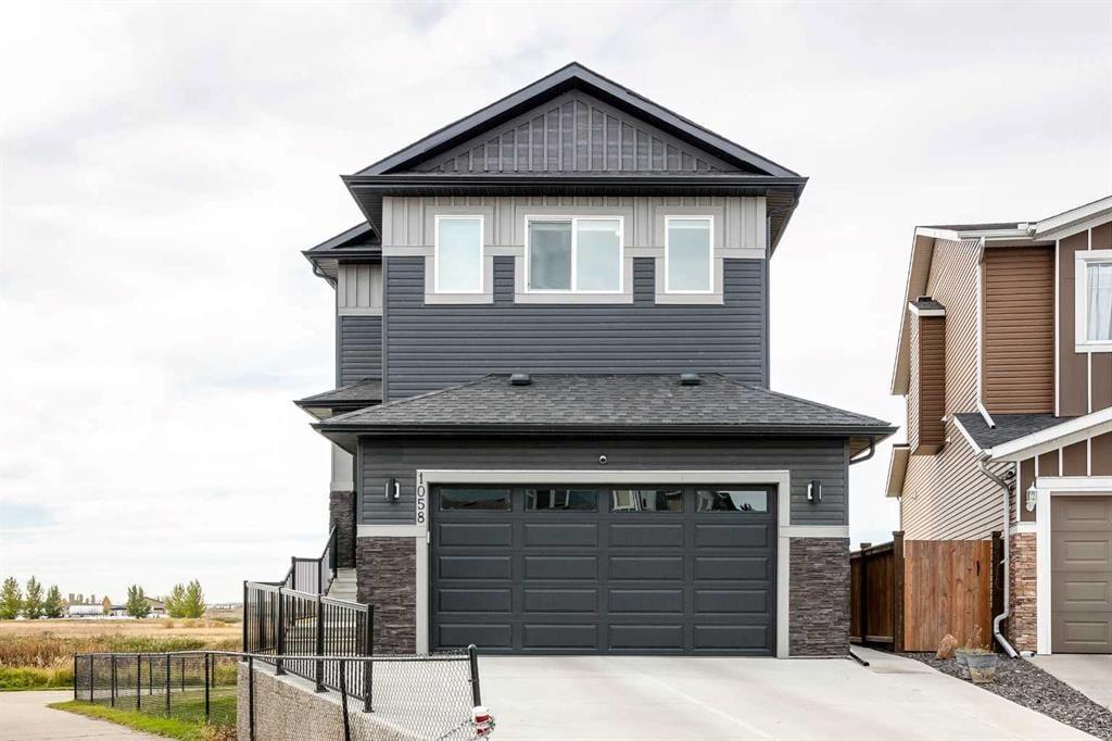 1058 Stevens Place, Crossfield — photo 3 of 49