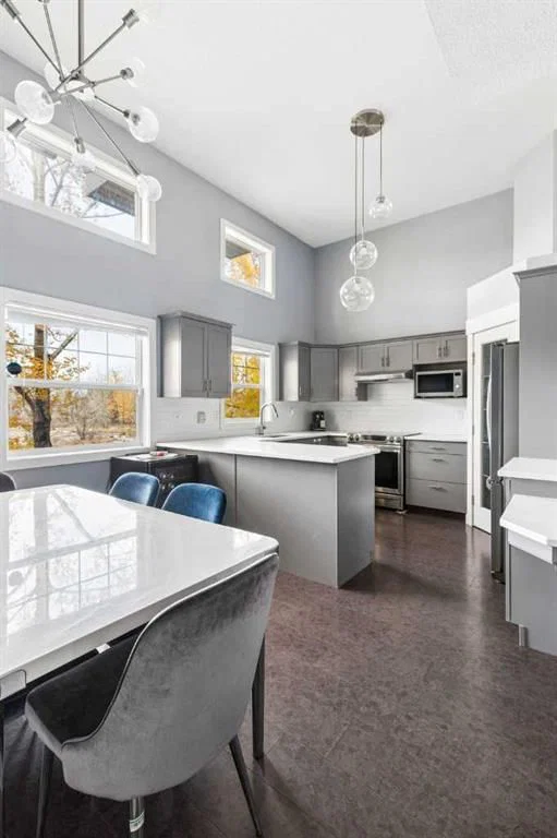 29 Inglewood Grove SE, Calgary — photo 4 of 41