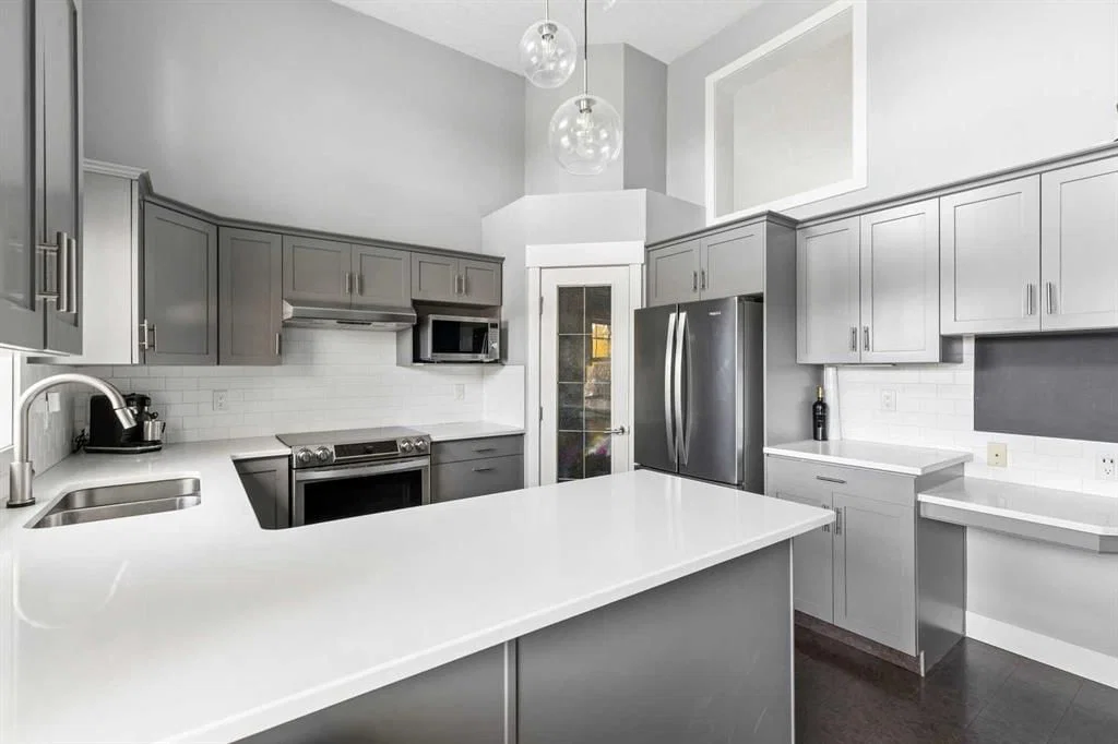 29 Inglewood Grove SE, Calgary — photo 5 of 41