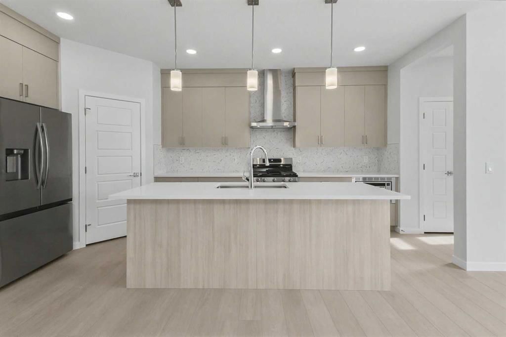 1545 Chinook Gate Drive SW, Airdrie — photo 4 of 35