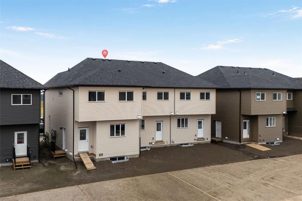 21527 Sheriff King Street SW, Calgary — photo 3 of 50