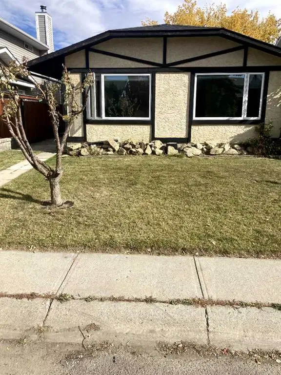 211 Shawcliffe Circle SW, Calgary — main listing photo