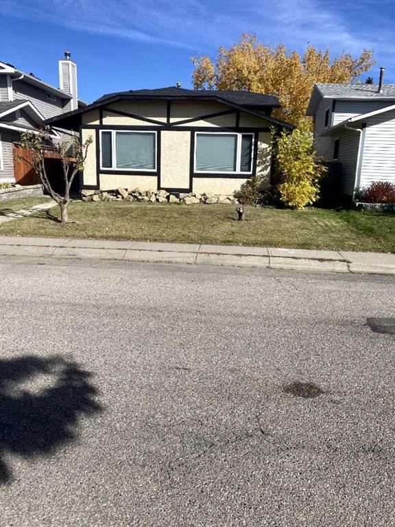 211 Shawcliffe Circle SW, Calgary — photo 2 of 3