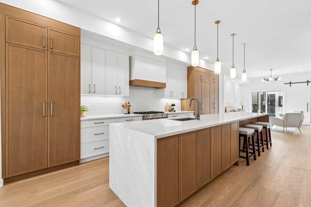 1637 Bowness Road NW, Calgary — photo 5 of 50