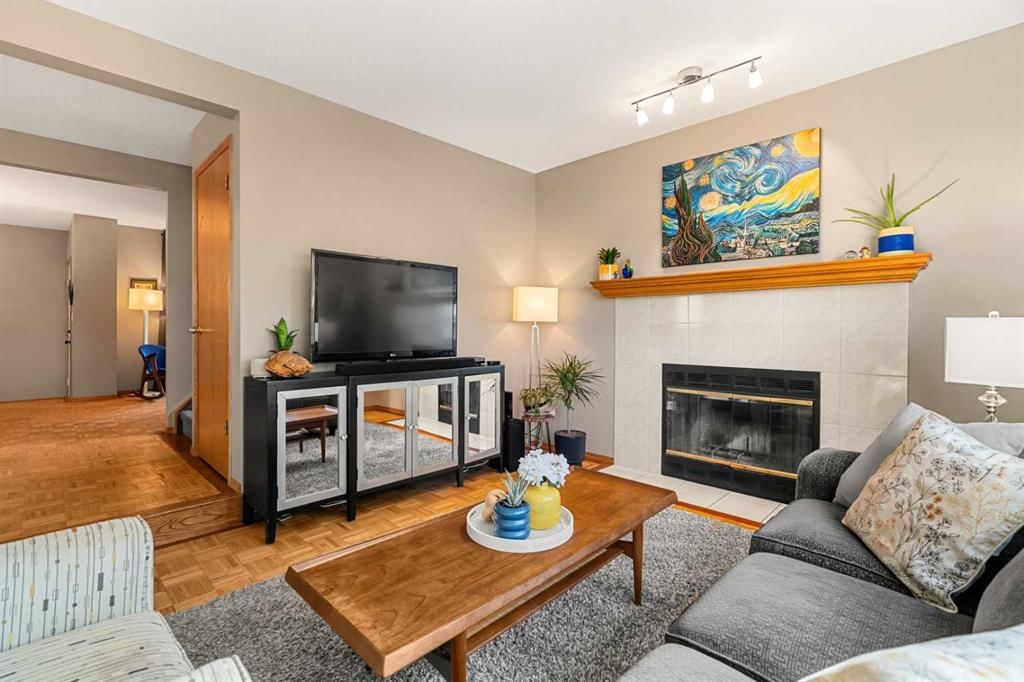 54 Deerview Terrace SE, Calgary — photo 3 of 50