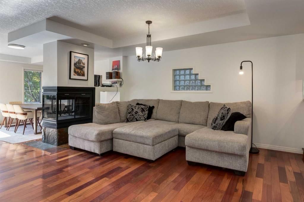 1934 Broadview Road NW, Calgary — photo 5 of 41
