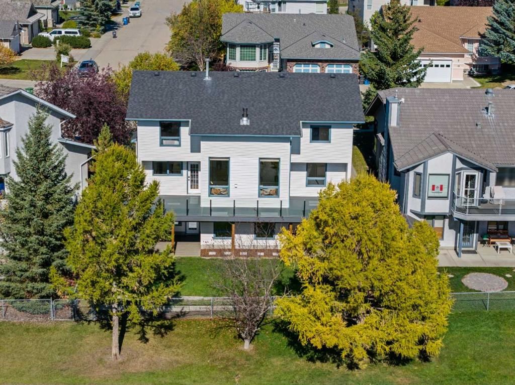 52 West Mitford Crescent, Cochrane — photo 2 of 39