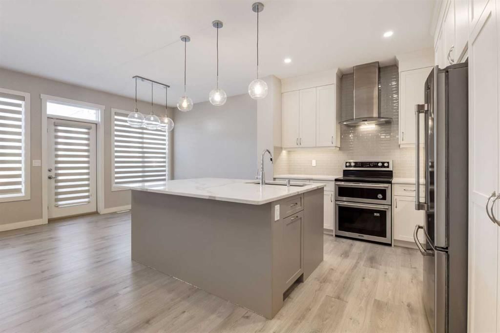 54 Creekstone Square SW, Calgary — photo 2 of 50