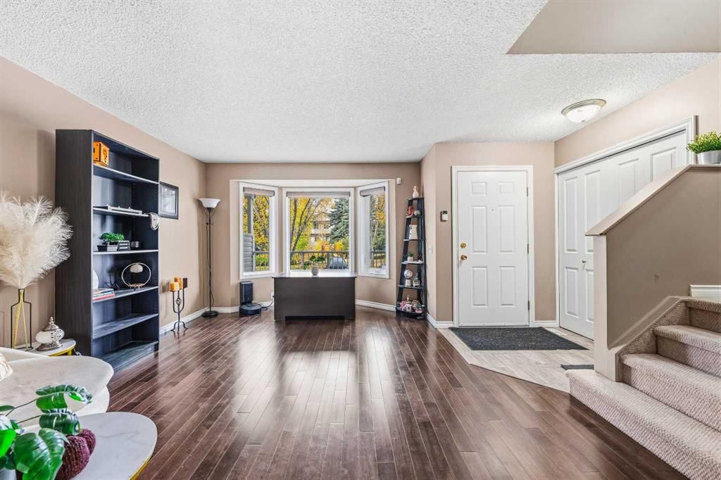 10 Martin Crossing Court NE, Calgary — photo 3 of 48