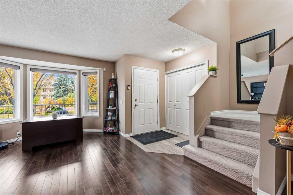 10 Martin Crossing Court NE, Calgary — photo 4 of 48