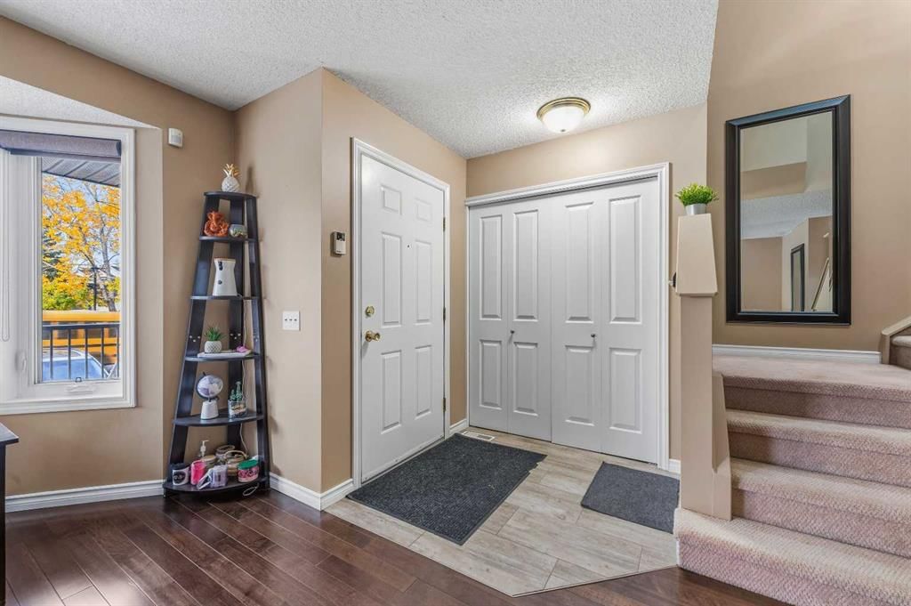 10 Martin Crossing Court NE, Calgary — photo 5 of 48
