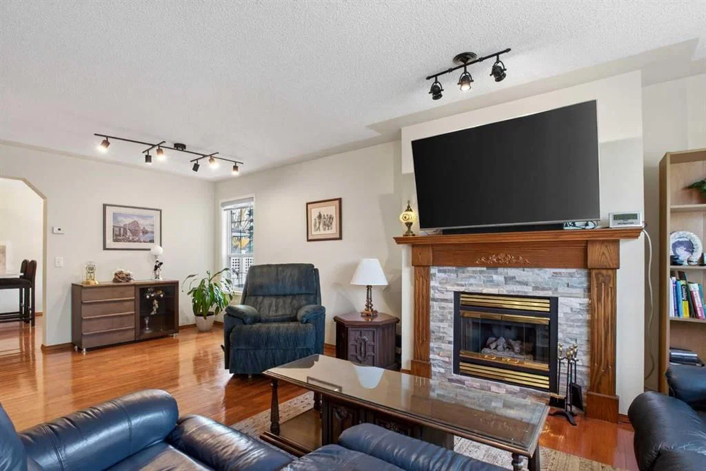 302 Mt Mckenzie Gardens SE, Calgary — photo 5 of 50