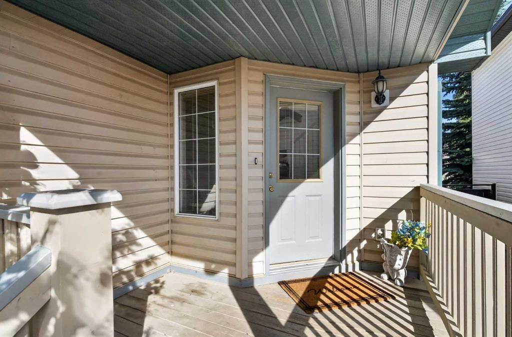 52 Citadel Forest Close NW, Calgary — photo 5 of 37