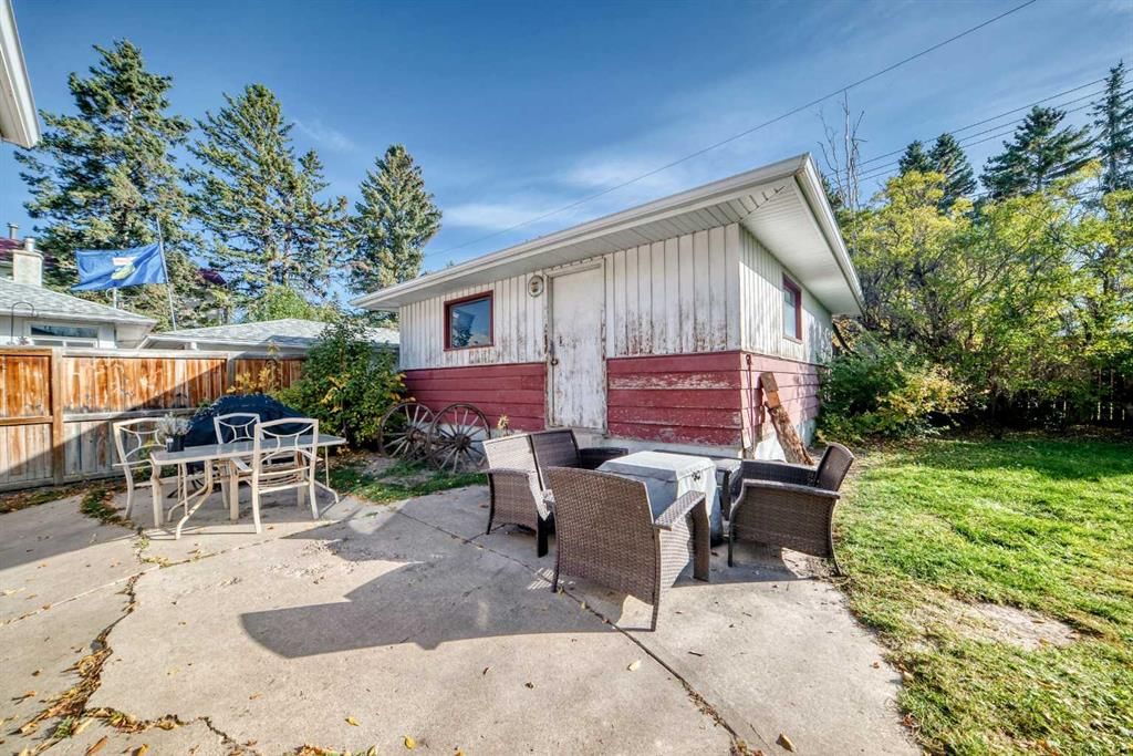 1936 45 Street SW, Calgary — photo 5 of 16