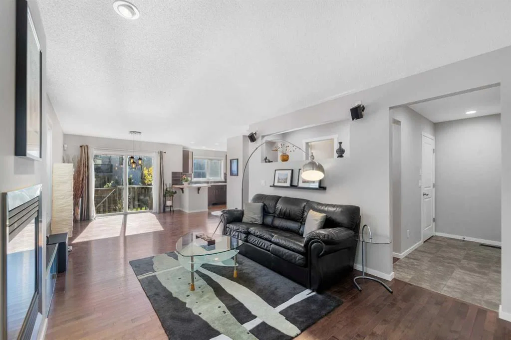 208 Sage Valley Drive NW, Calgary — photo 5 of 36