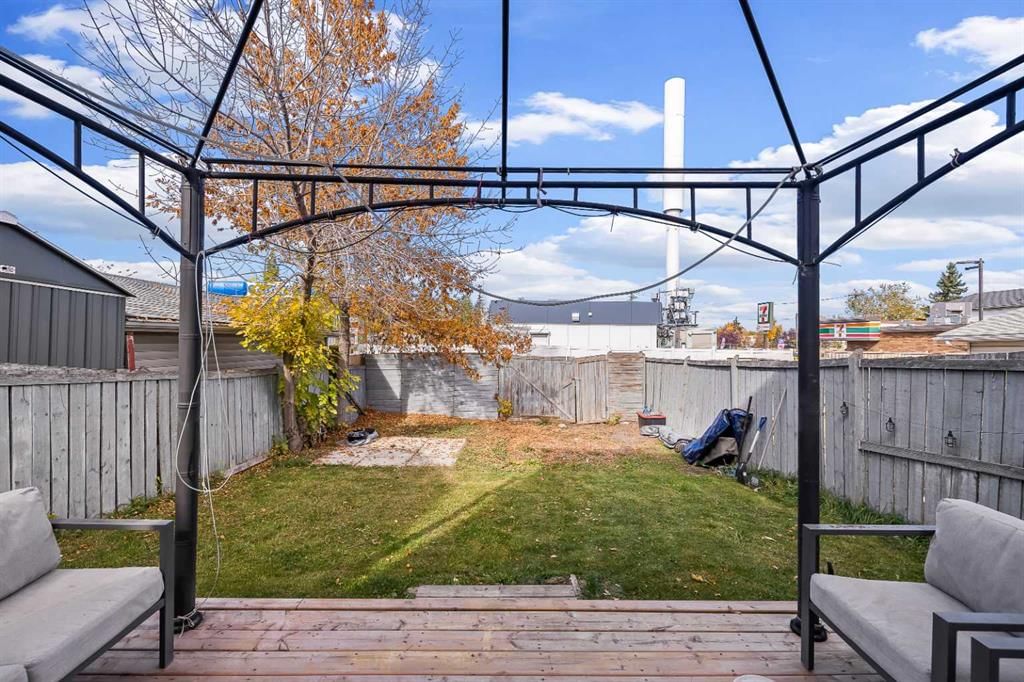 70 Dovercliffe Way, Calgary — photo 4 of 41
