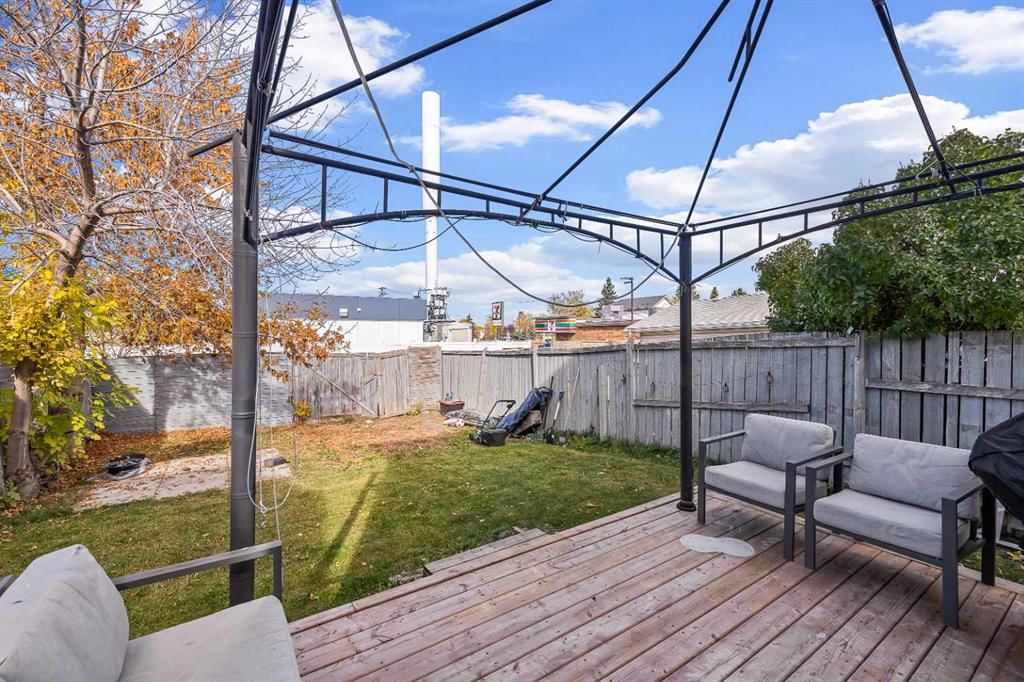 70 Dovercliffe Way, Calgary — photo 5 of 41