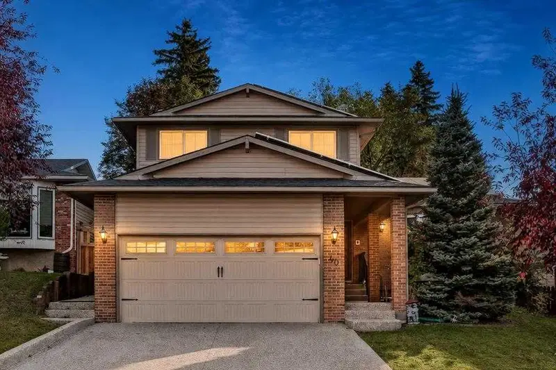 40 Silver Ridge Court NW, Calgary — main listing photo