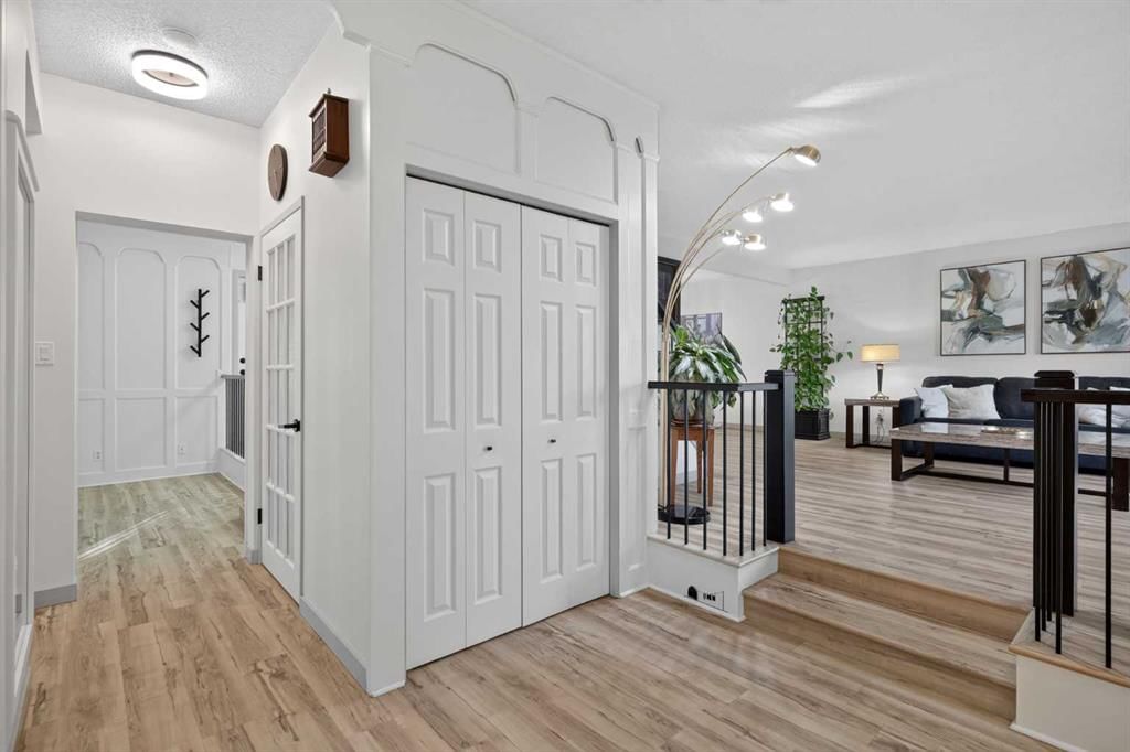 40 Silver Ridge Court NW, Calgary — photo 3 of 50