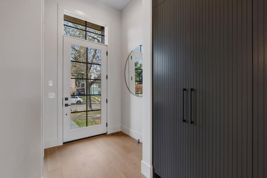 1, 1208 Bellevue Avenue SE, Calgary — photo 4 of 49