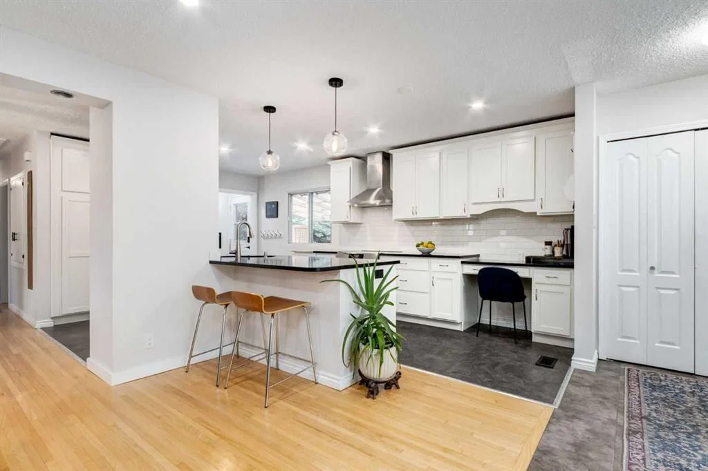 36 Hudson Road NW, Calgary — photo 3 of 38